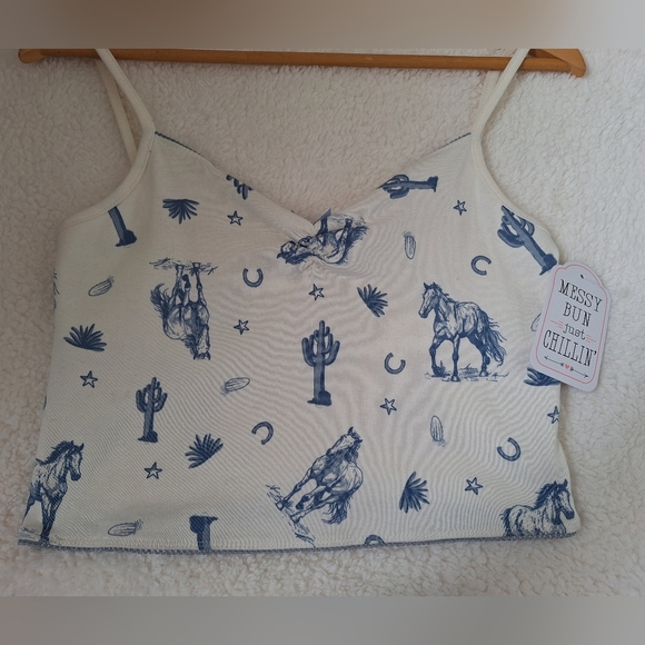 NWT Women's Messy Bun Just Chillin Cream and Blue Horse Crop Top Medium - Picture 2 of 9
